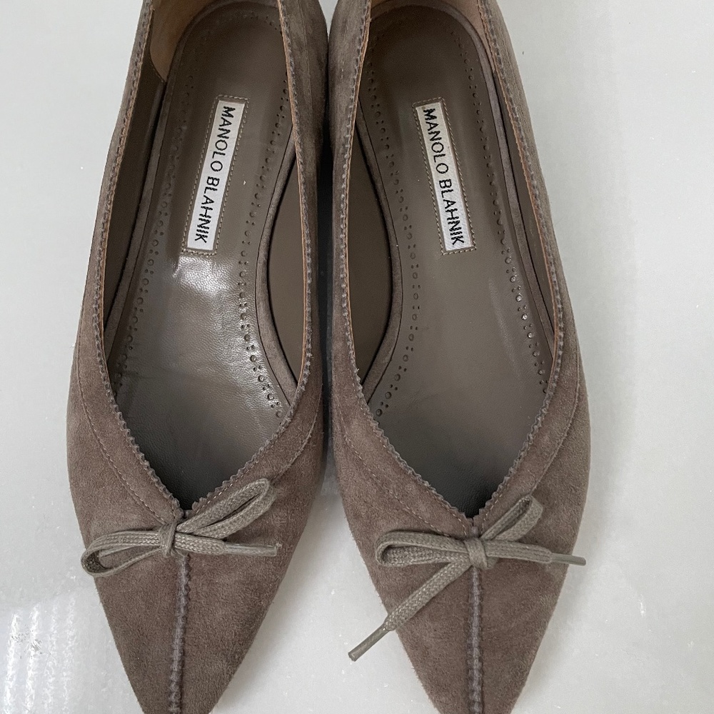 Manolo Blahnik Suede Flats - 37